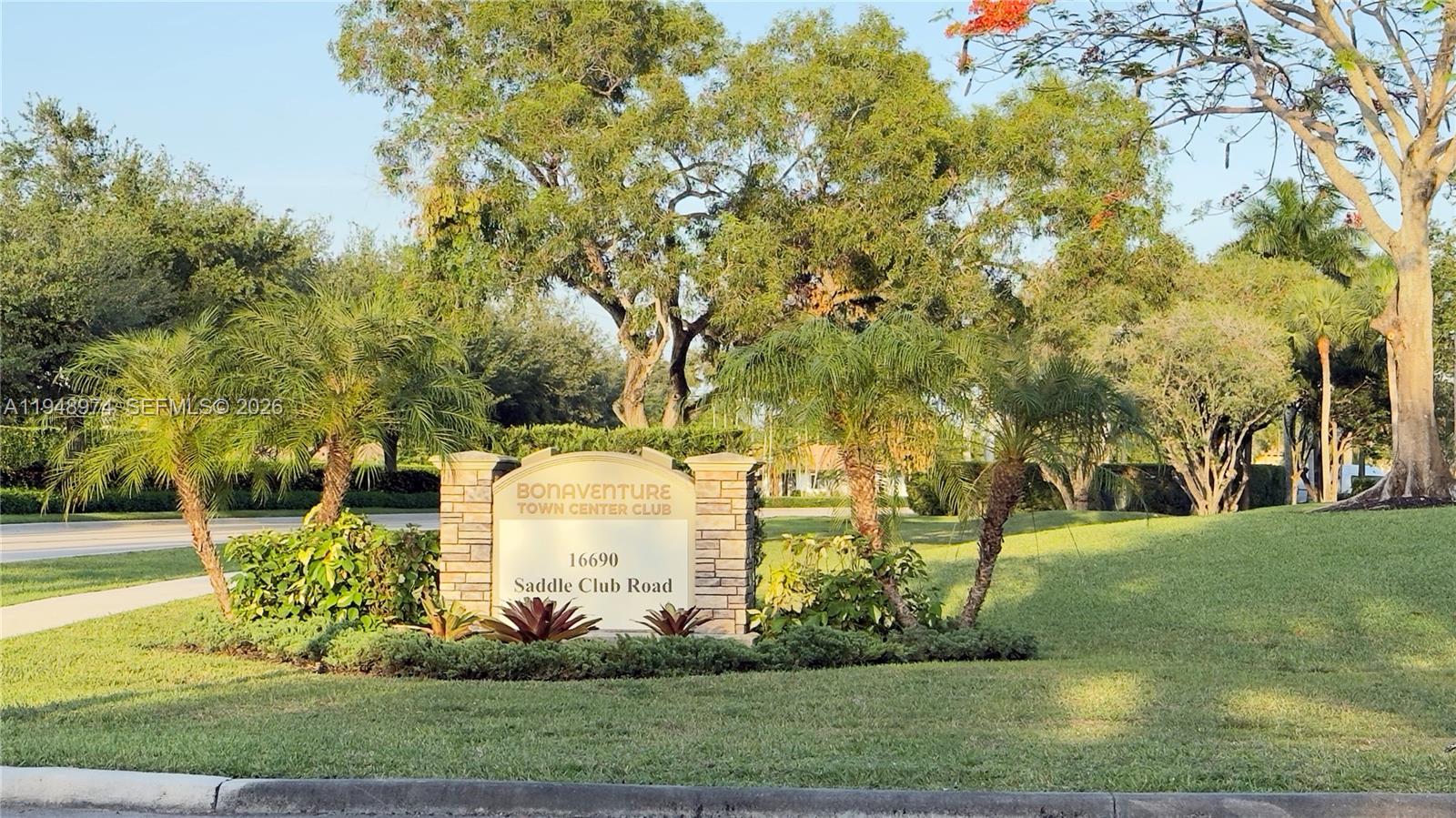 410 Lakeview Dr #103, Weston FL 33326