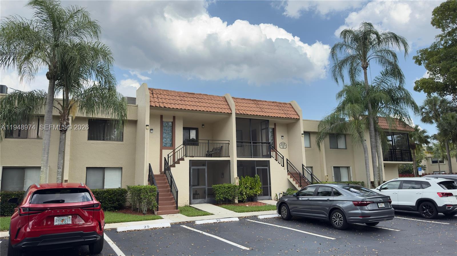 410 Lakeview Dr #103, Weston FL 33326
