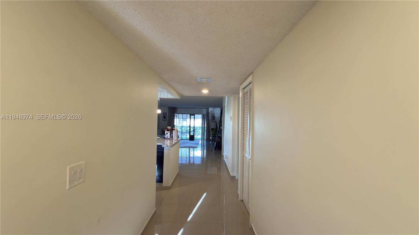 410 Lakeview Dr #103, Weston FL 33326