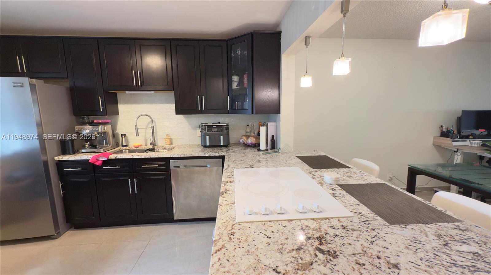 410 Lakeview Dr #103, Weston FL 33326