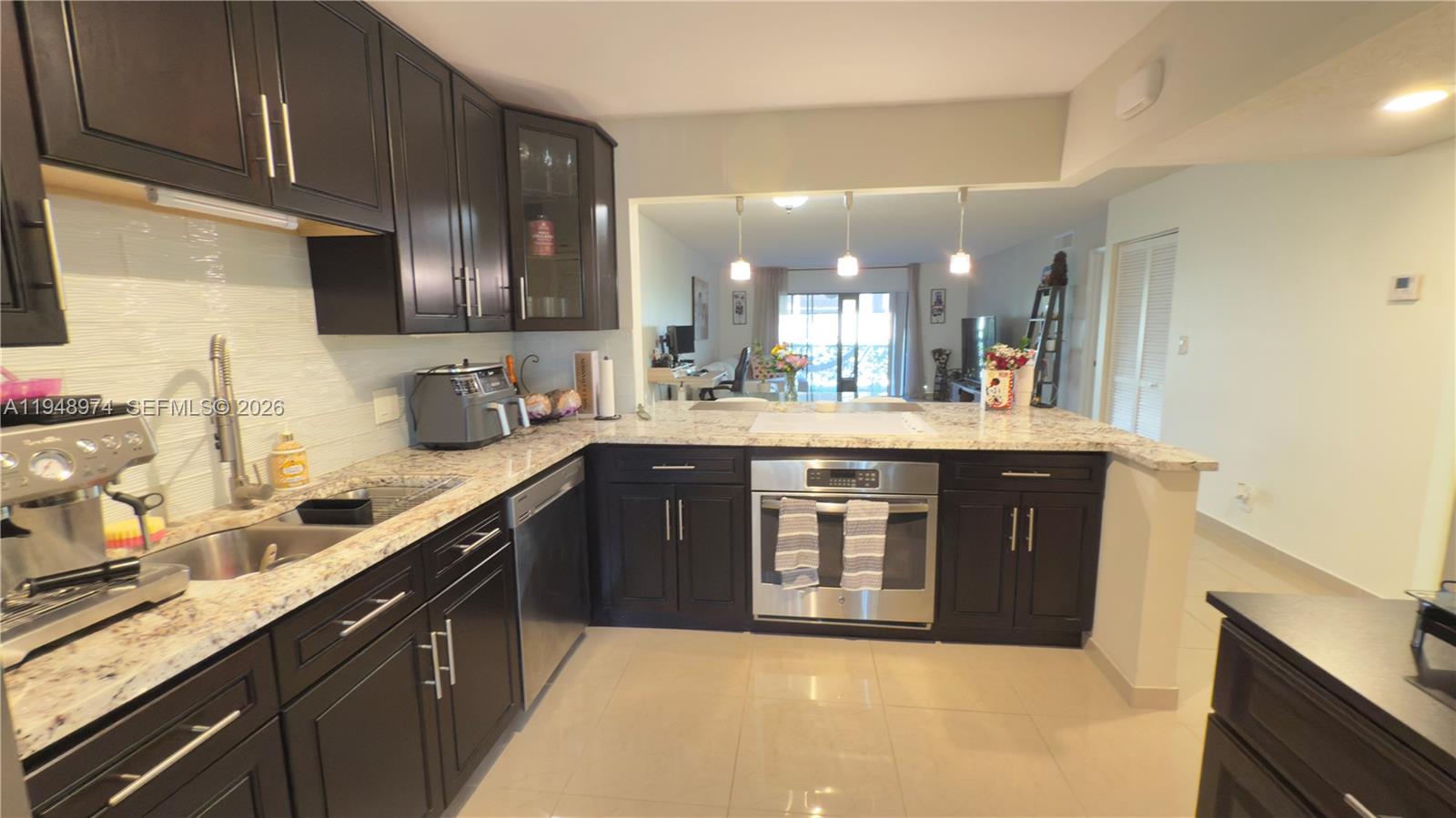 410 Lakeview Dr #103, Weston FL 33326