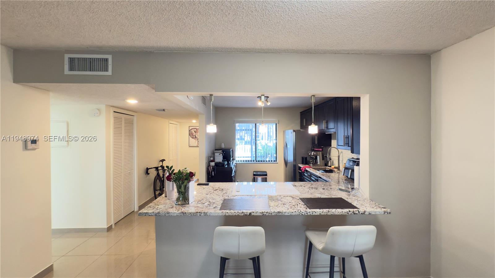 410 Lakeview Dr #103, Weston FL 33326