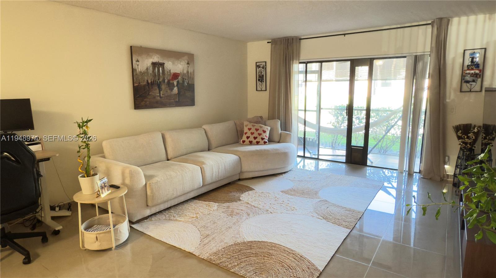 410 Lakeview Dr #103, Weston FL 33326