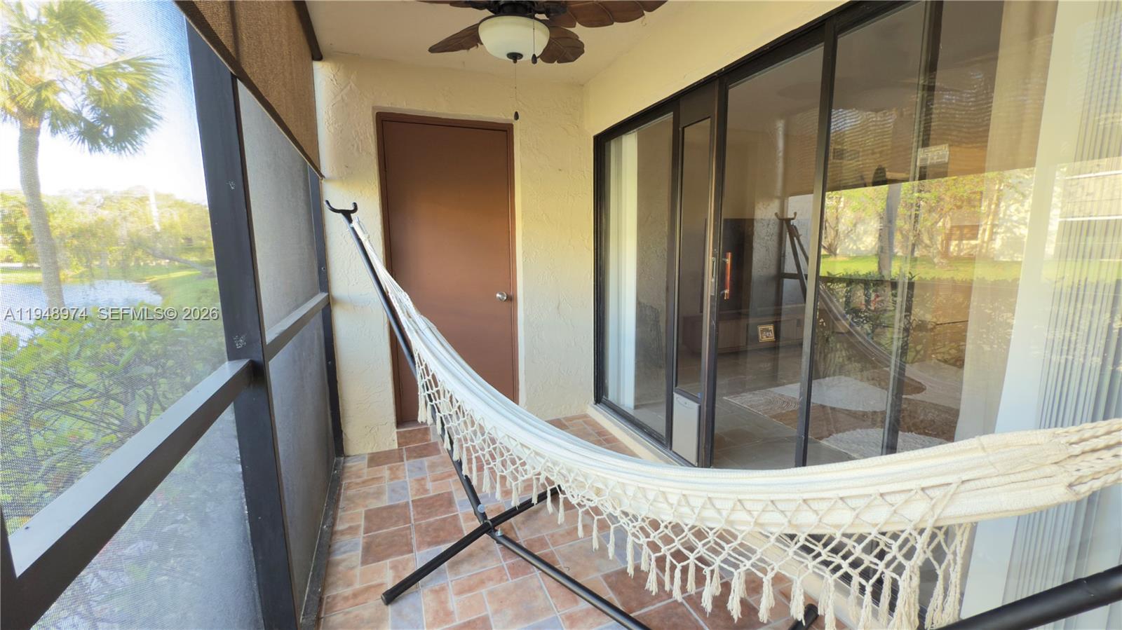 410 Lakeview Dr #103, Weston FL 33326