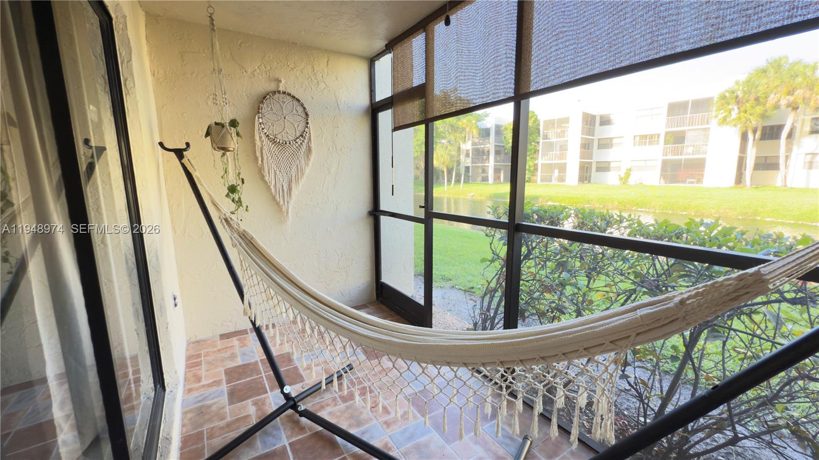 410 Lakeview Dr #103, Weston FL 33326