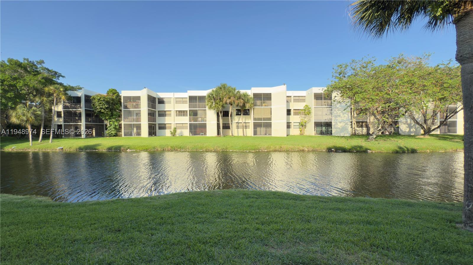 410 Lakeview Dr #103, Weston FL 33326