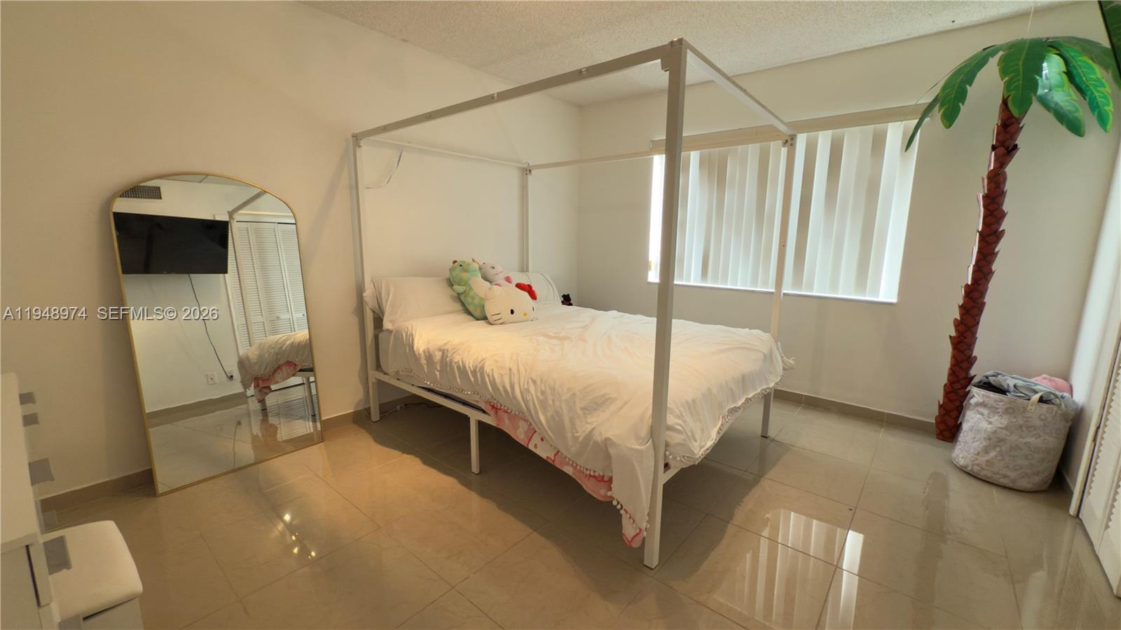 410 Lakeview Dr #103, Weston FL 33326