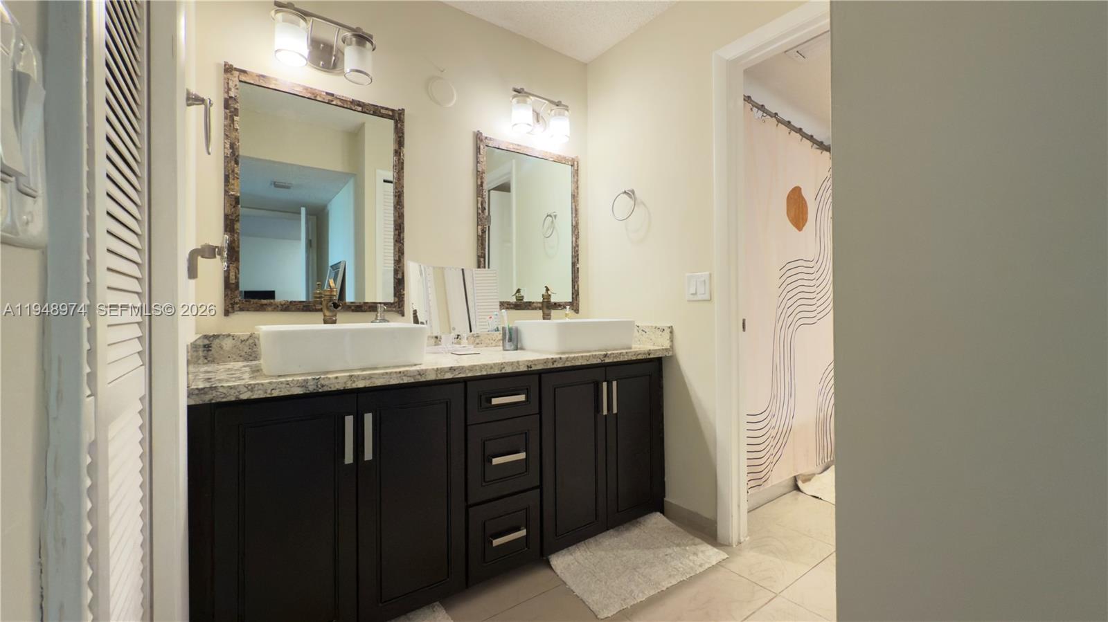 410 Lakeview Dr #103, Weston FL 33326