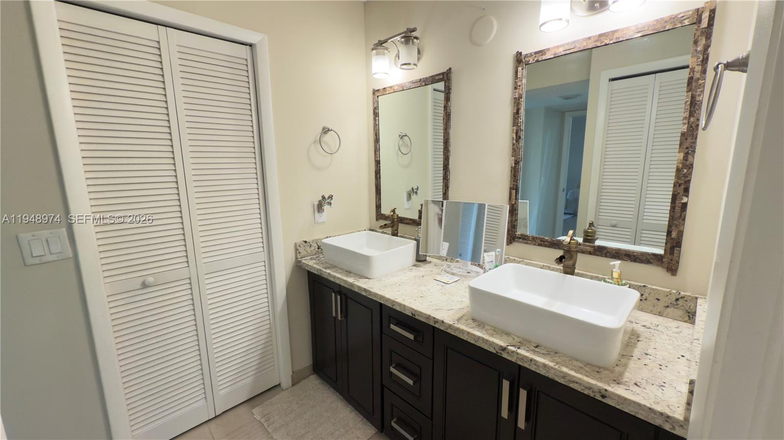 410 Lakeview Dr #103, Weston FL 33326