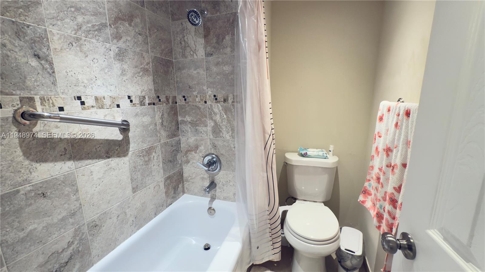 410 Lakeview Dr #103, Weston FL 33326