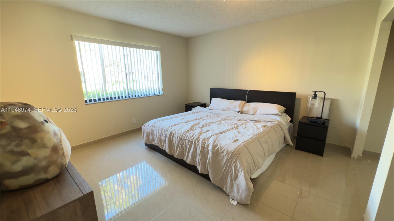 410 Lakeview Dr #103, Weston FL 33326