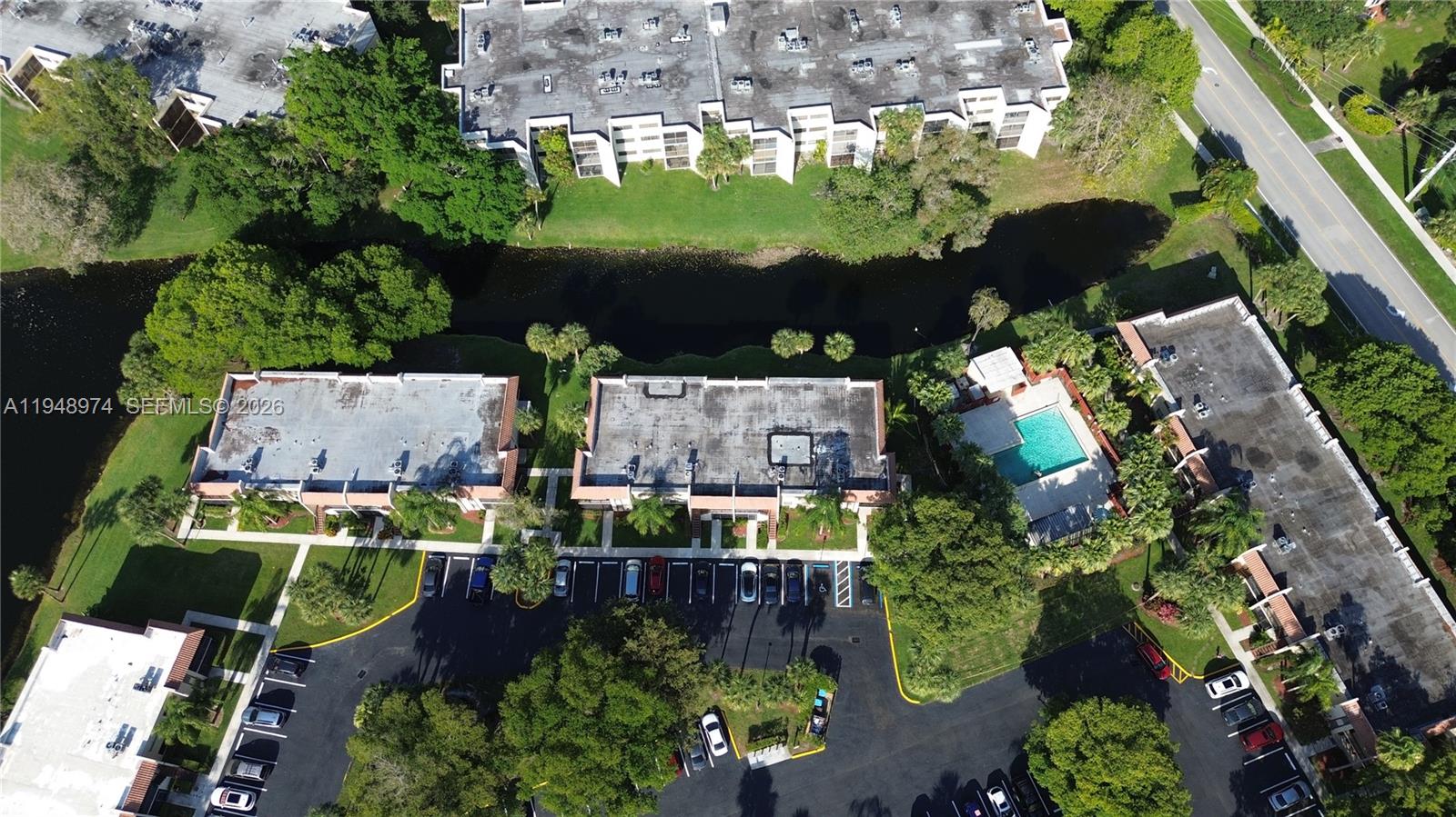 410 Lakeview Dr #103, Weston FL 33326