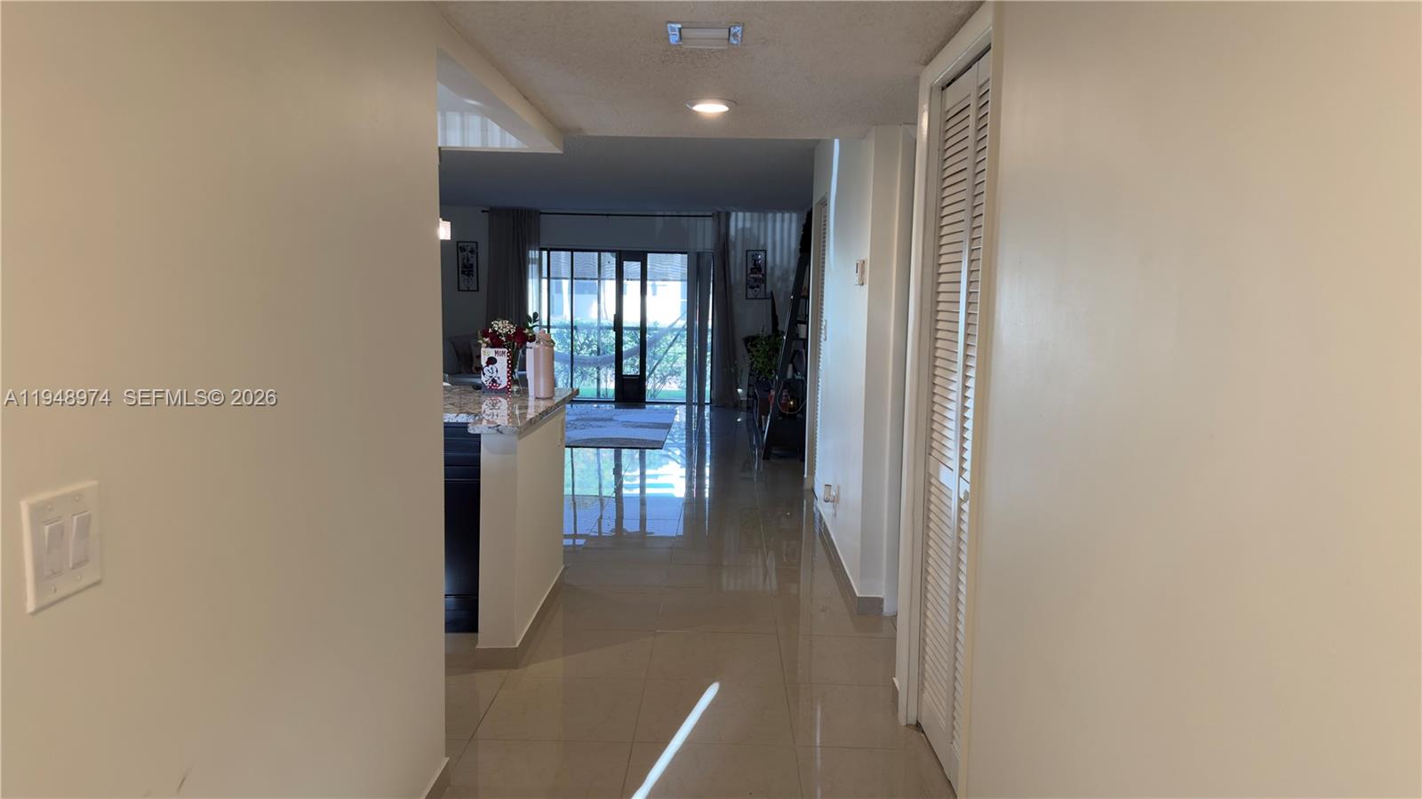 410 Lakeview Dr #103, Weston FL 33326