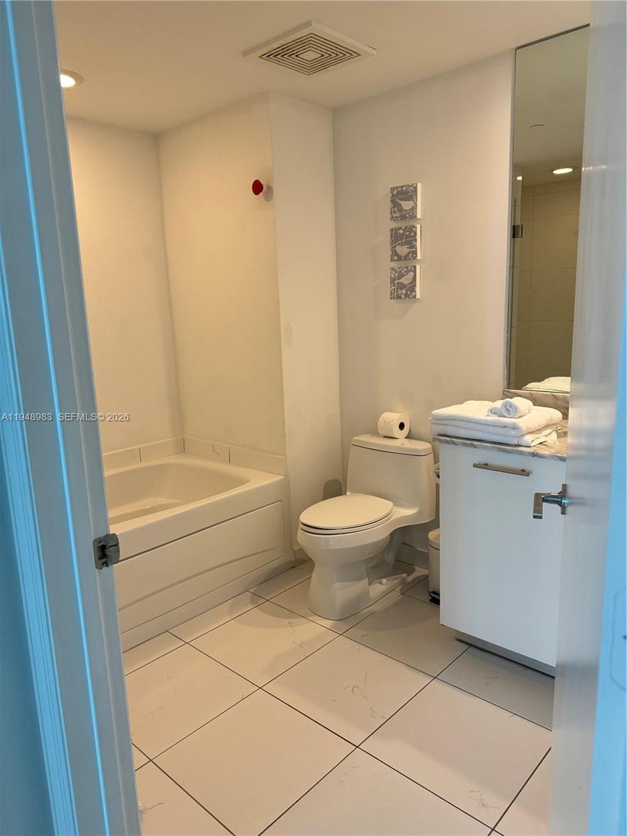 500 Brickell Ave #1704, Miami FL 33131