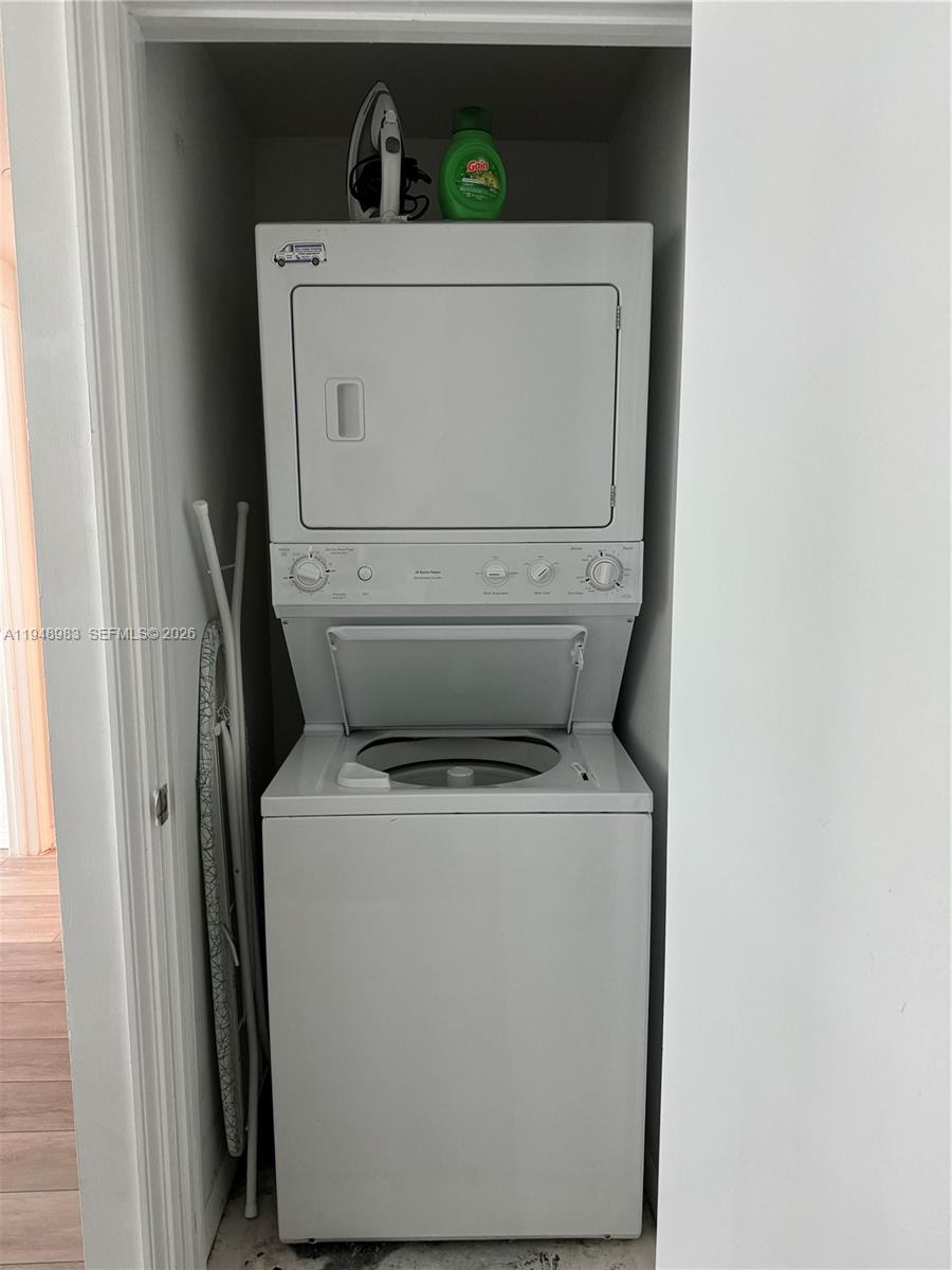 500 Brickell Ave #1704, Miami FL 33131