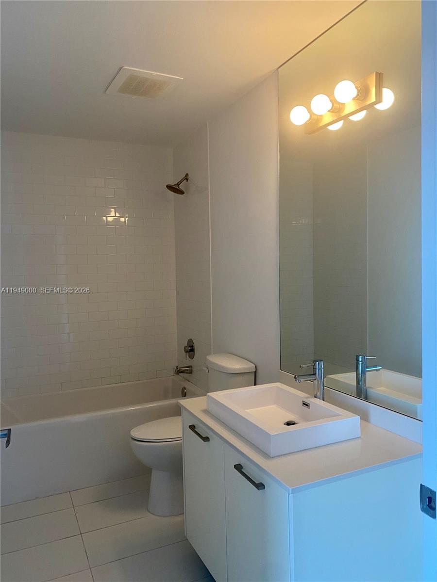 151 SE 1st St #1108, Miami FL 33131