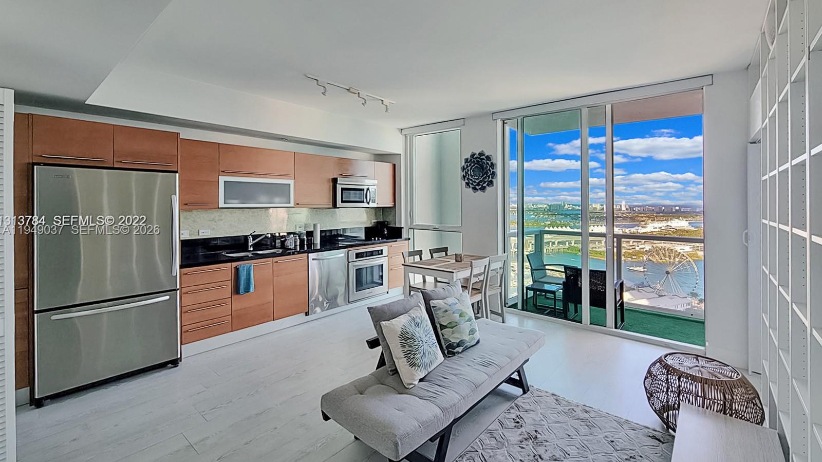 253 NE 2nd St #3305, Miami FL 33132