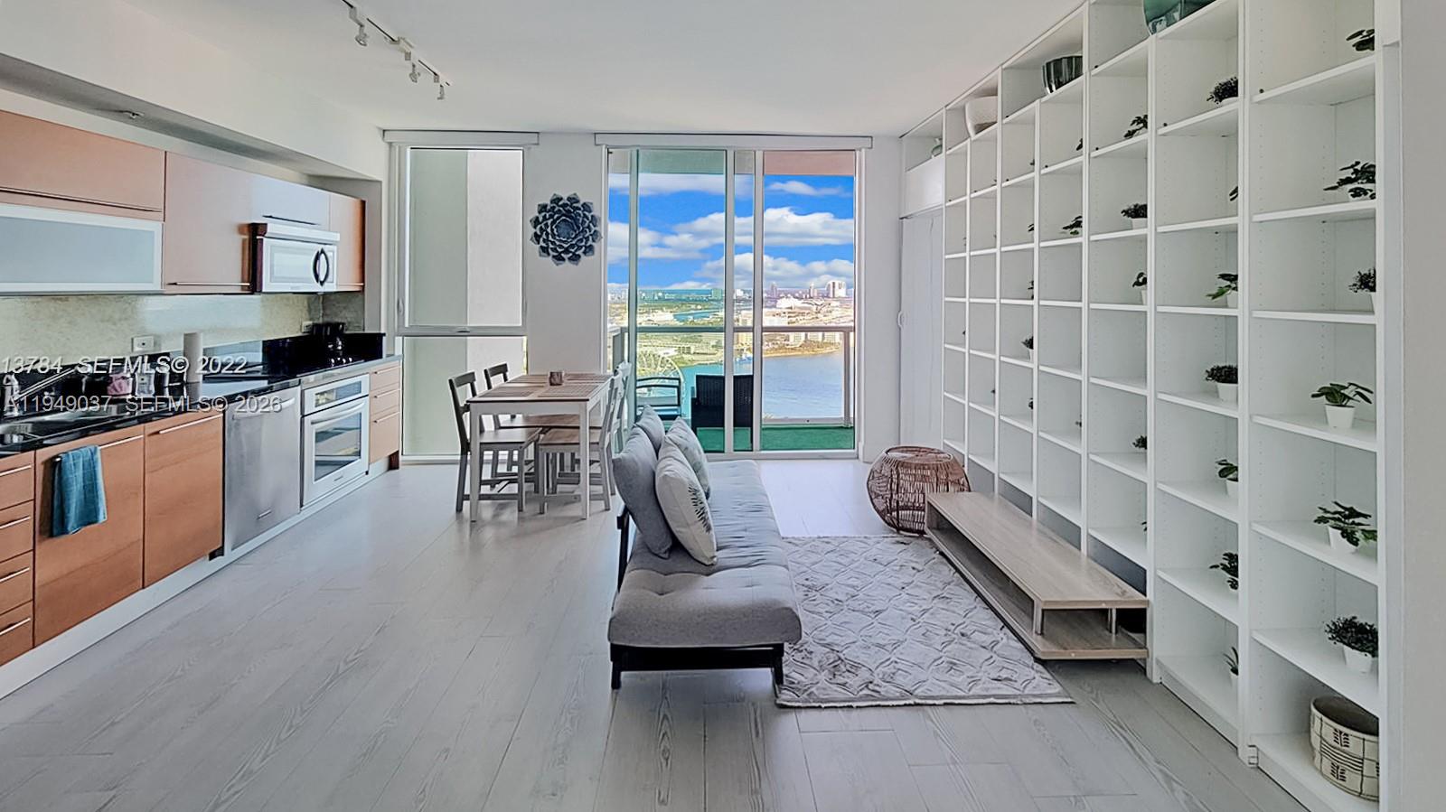 253 NE 2nd St #3305, Miami FL 33132