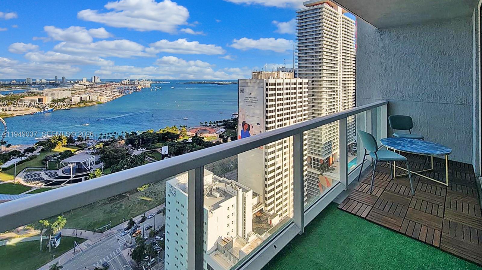 253 NE 2nd St #3305, Miami FL 33132