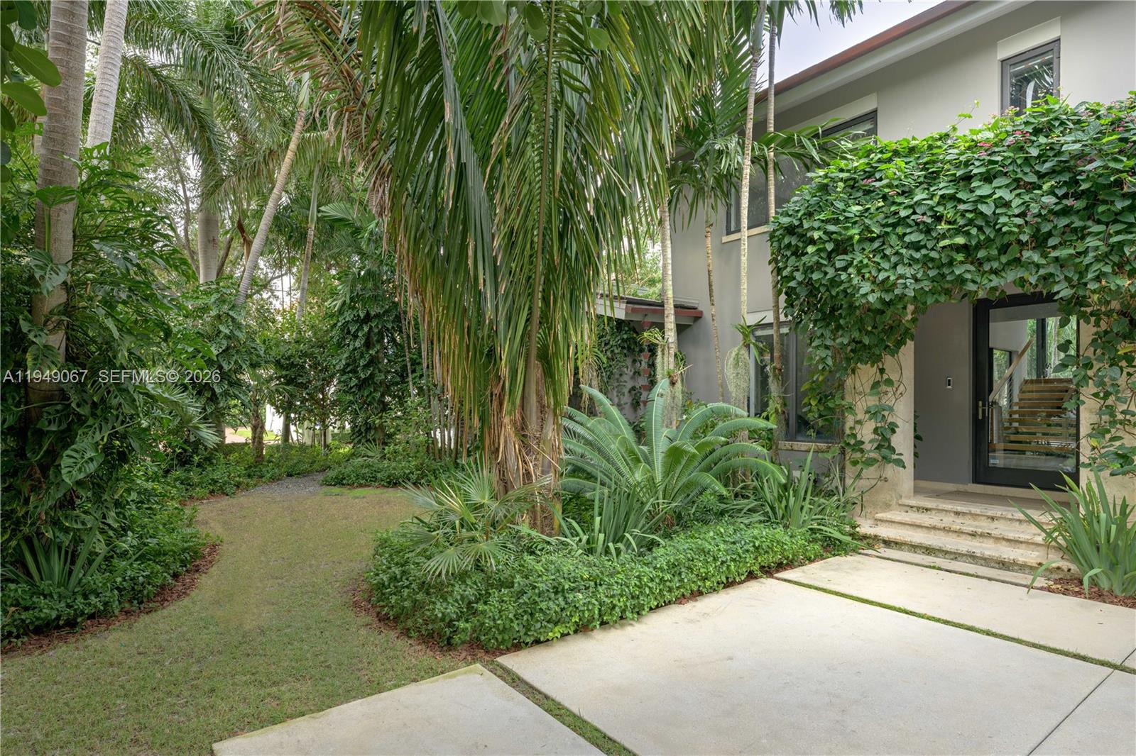 6840 Sunrise Pl, Coral Gables FL 33133