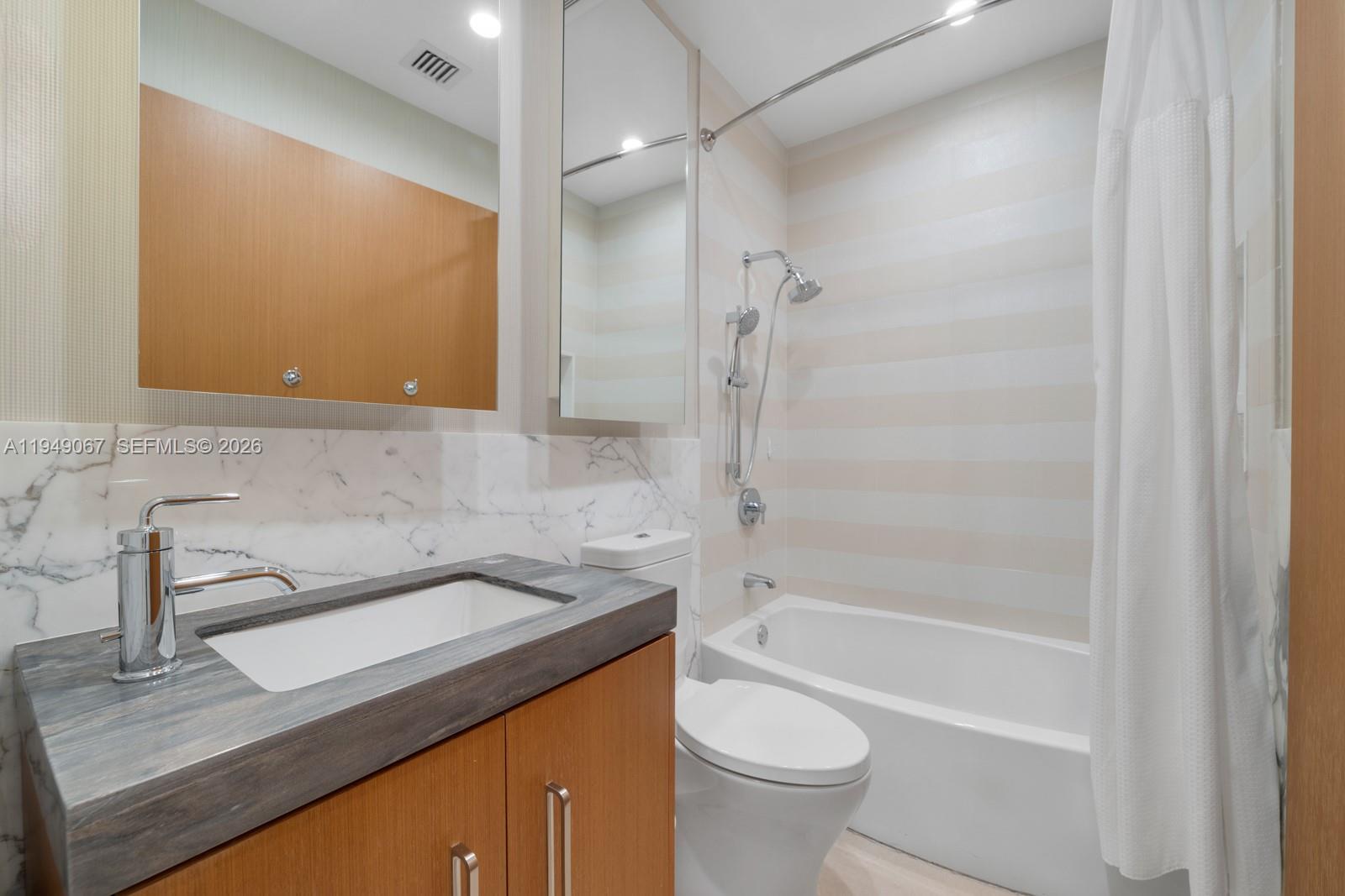 6840 Sunrise Pl, Coral Gables FL 33133