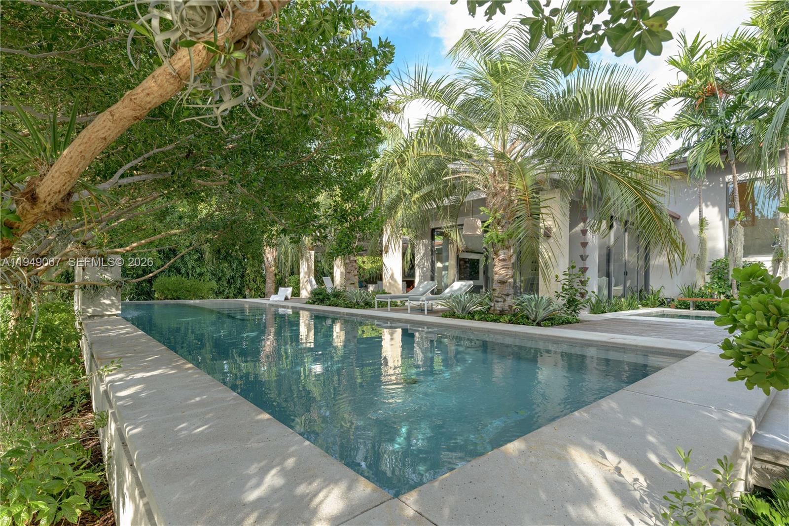 6840 Sunrise Pl, Coral Gables FL 33133