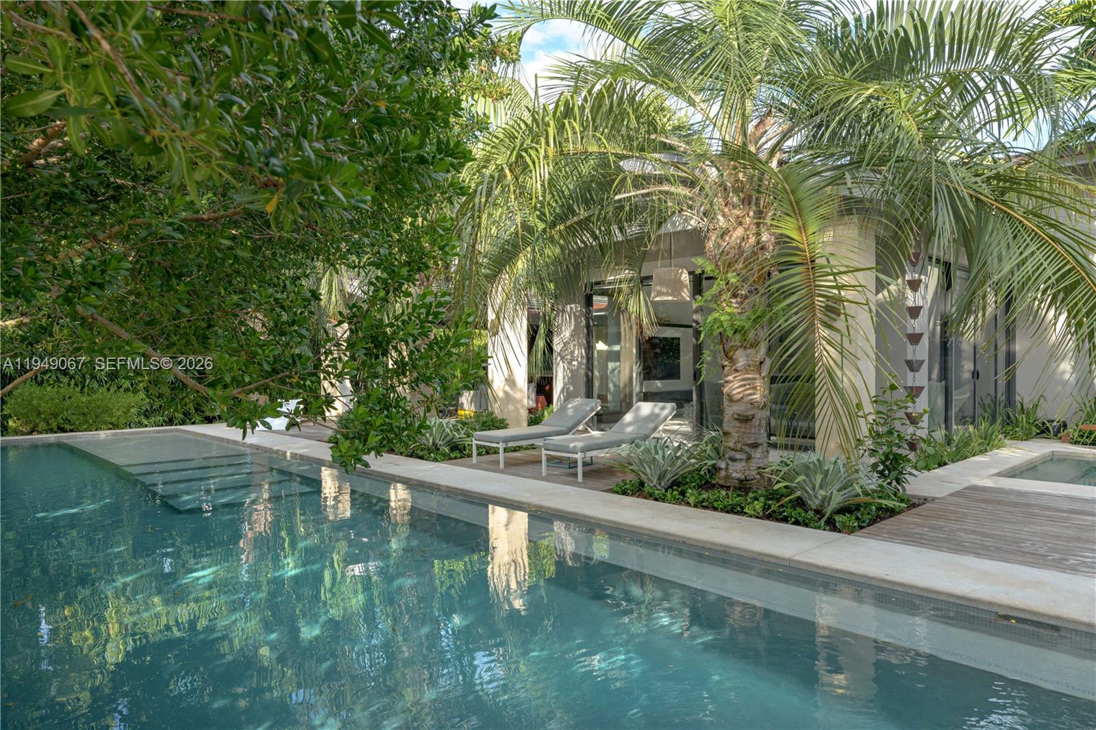 6840 Sunrise Pl, Coral Gables FL 33133