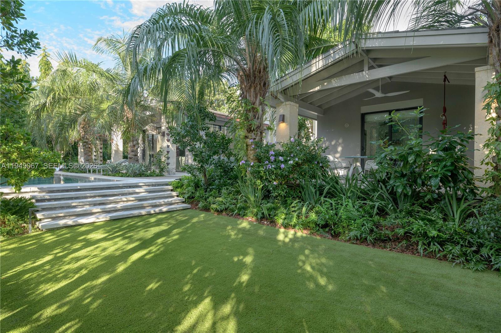 6840 Sunrise Pl, Coral Gables FL 33133