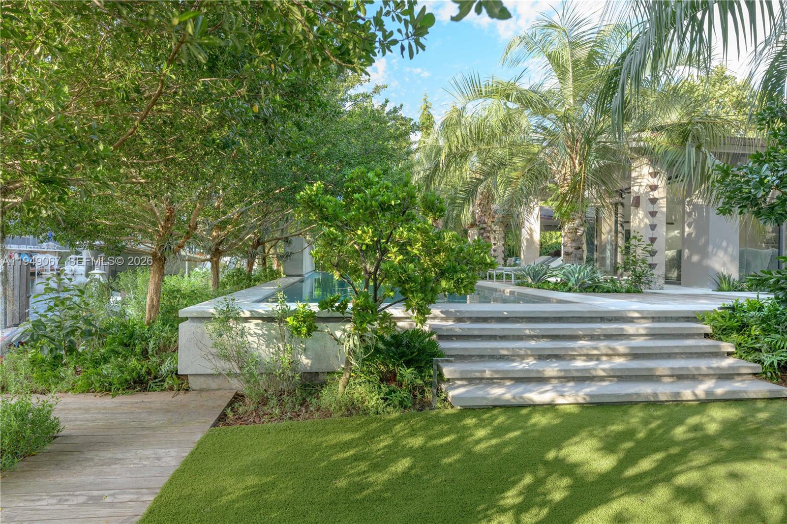 6840 Sunrise Pl, Coral Gables FL 33133