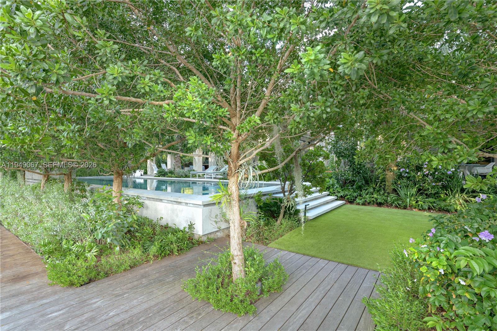 6840 Sunrise Pl, Coral Gables FL 33133