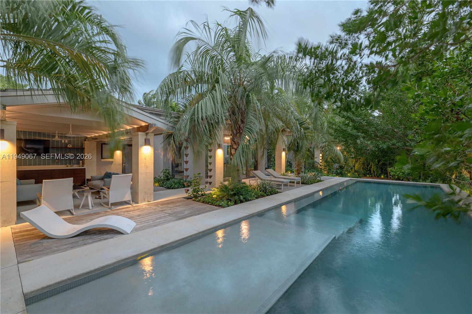6840 Sunrise Pl, Coral Gables FL 33133