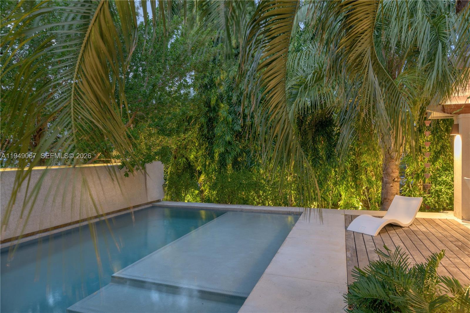 6840 Sunrise Pl, Coral Gables FL 33133