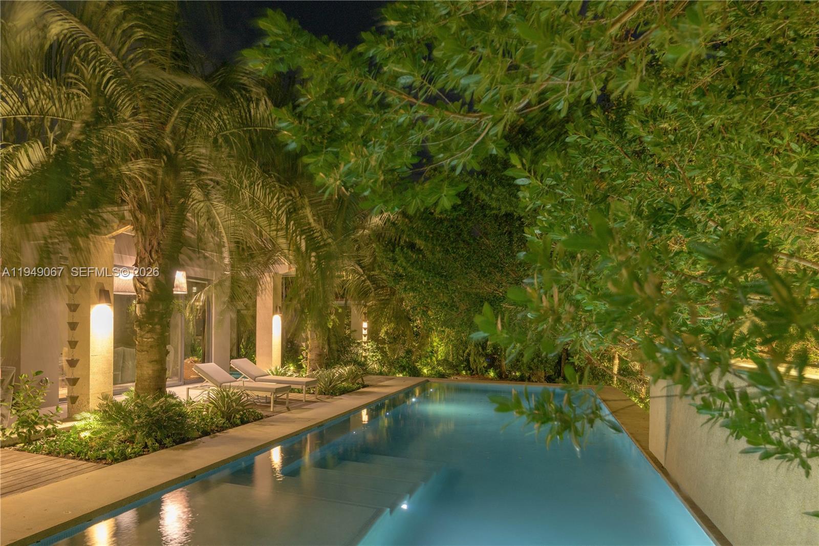 6840 Sunrise Pl, Coral Gables FL 33133
