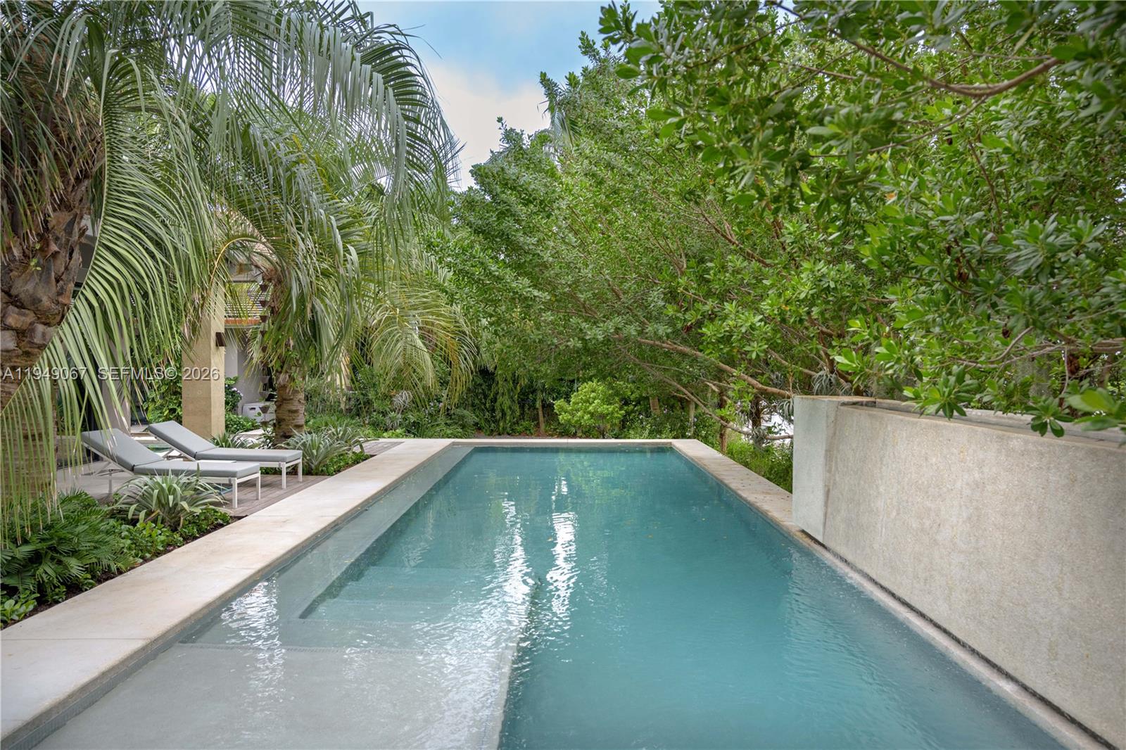 6840 Sunrise Pl, Coral Gables FL 33133