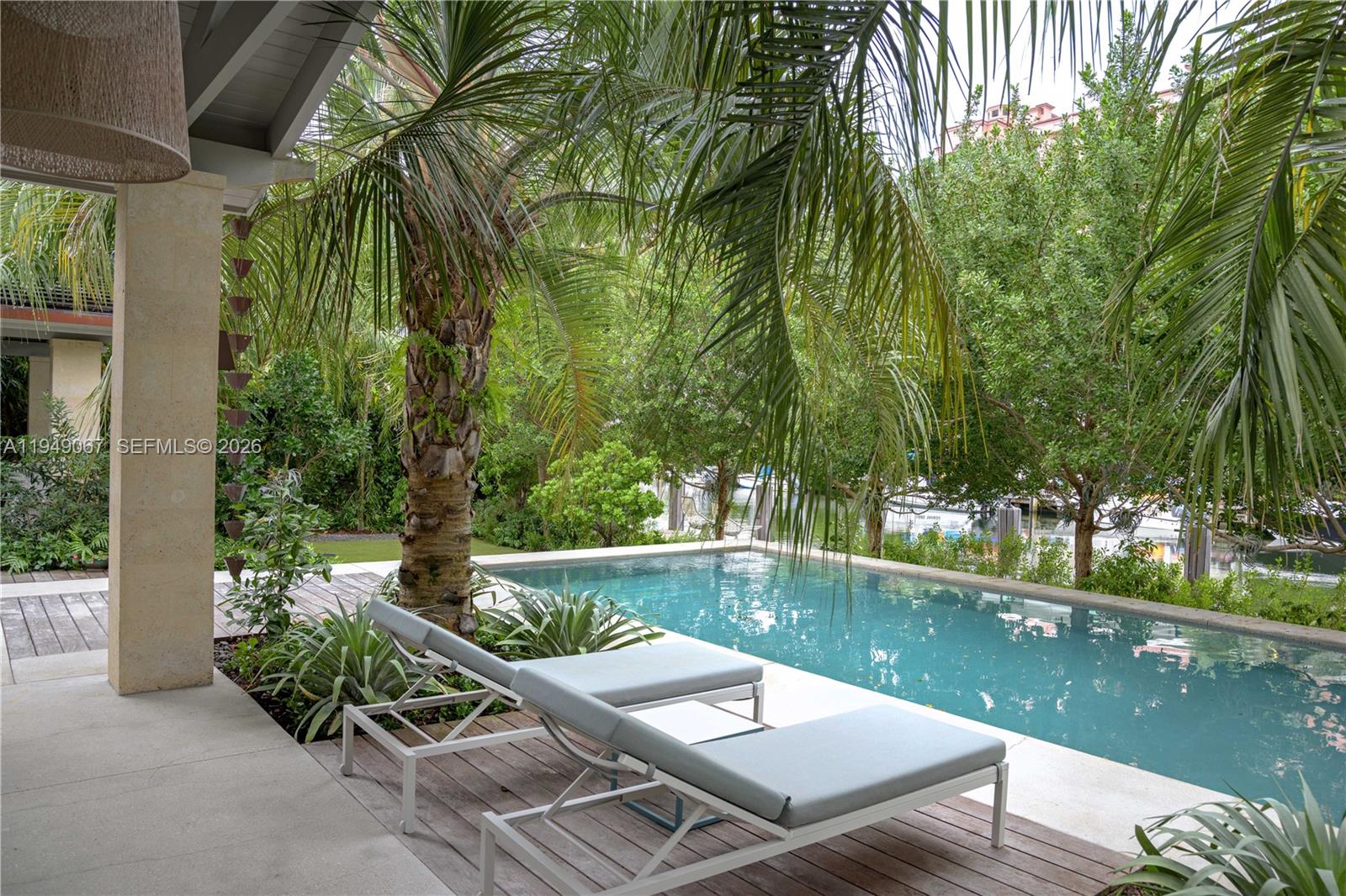6840 Sunrise Pl, Coral Gables FL 33133