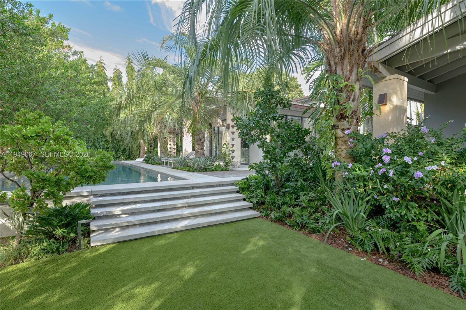 6840 Sunrise Pl, Coral Gables FL 33133