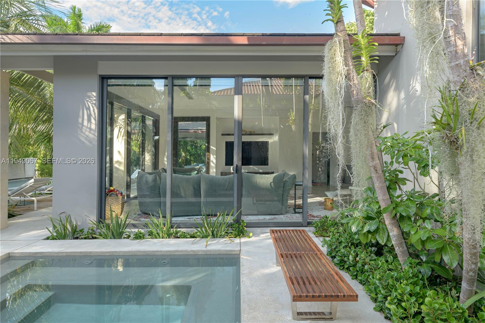 6840 Sunrise Pl, Coral Gables FL 33133