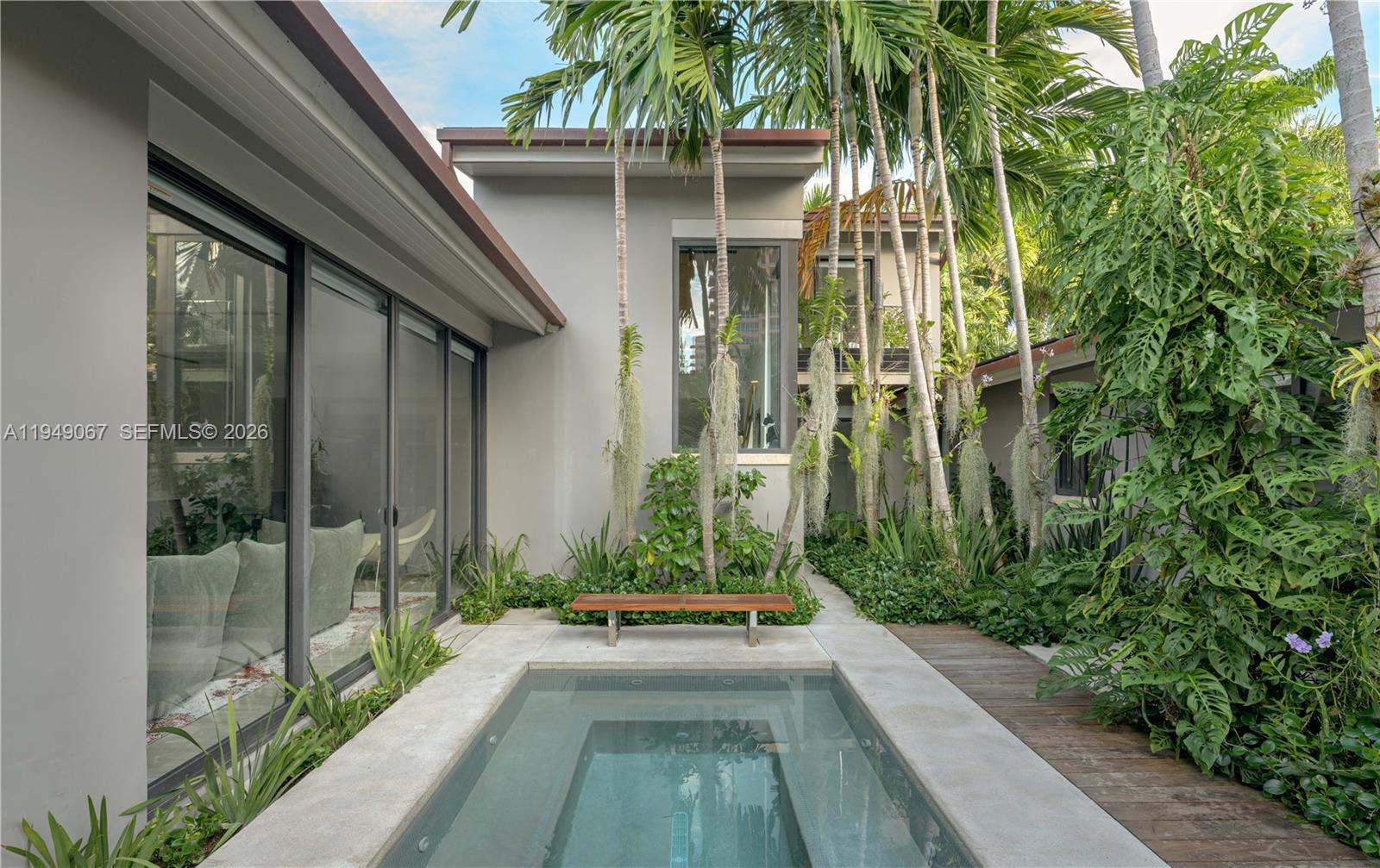6840 Sunrise Pl, Coral Gables FL 33133