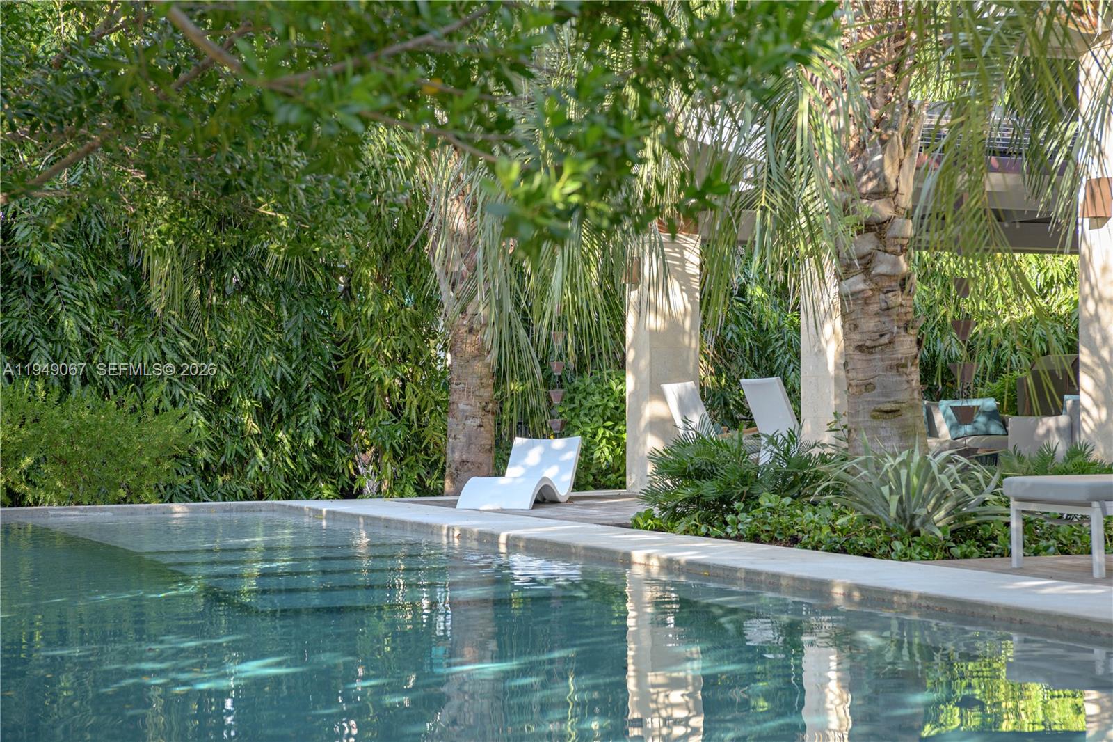6840 Sunrise Pl, Coral Gables FL 33133