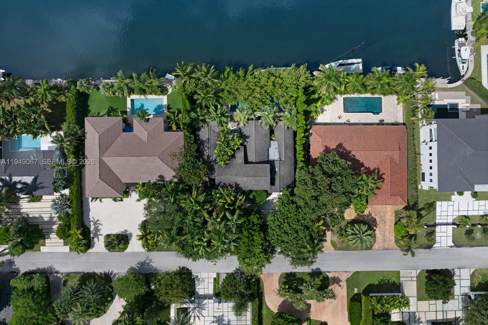 6840 Sunrise Pl, Coral Gables FL 33133