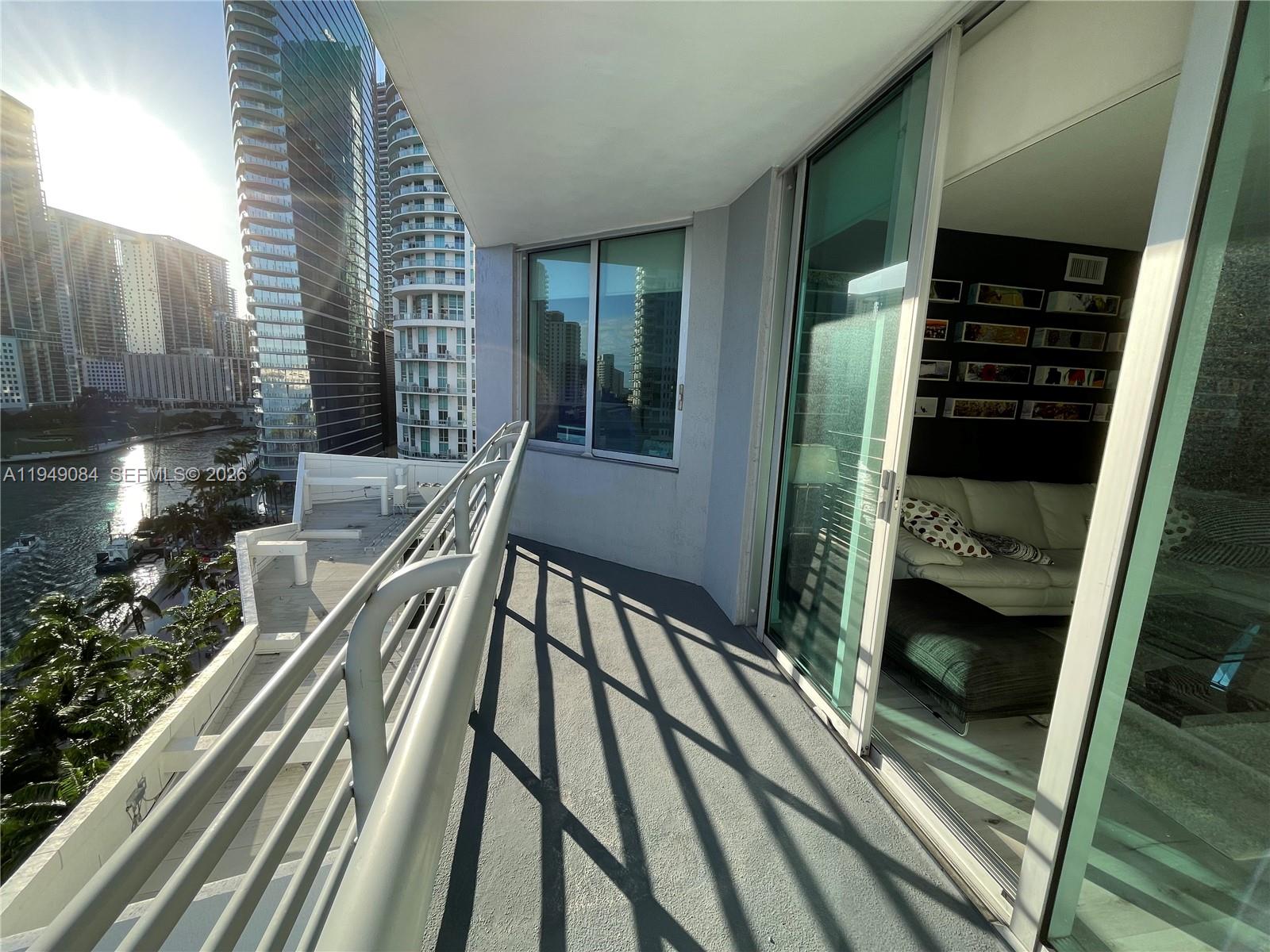 325 S Biscayne Blvd #1115, Miami FL 33131
