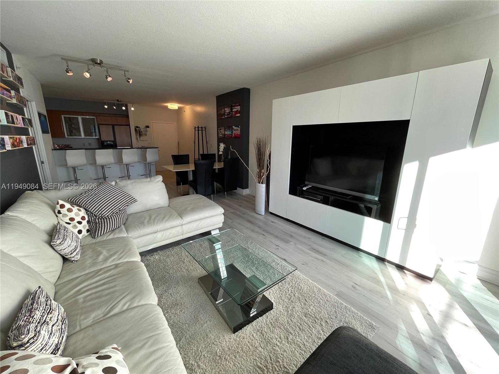 325 S Biscayne Blvd #1115, Miami FL 33131