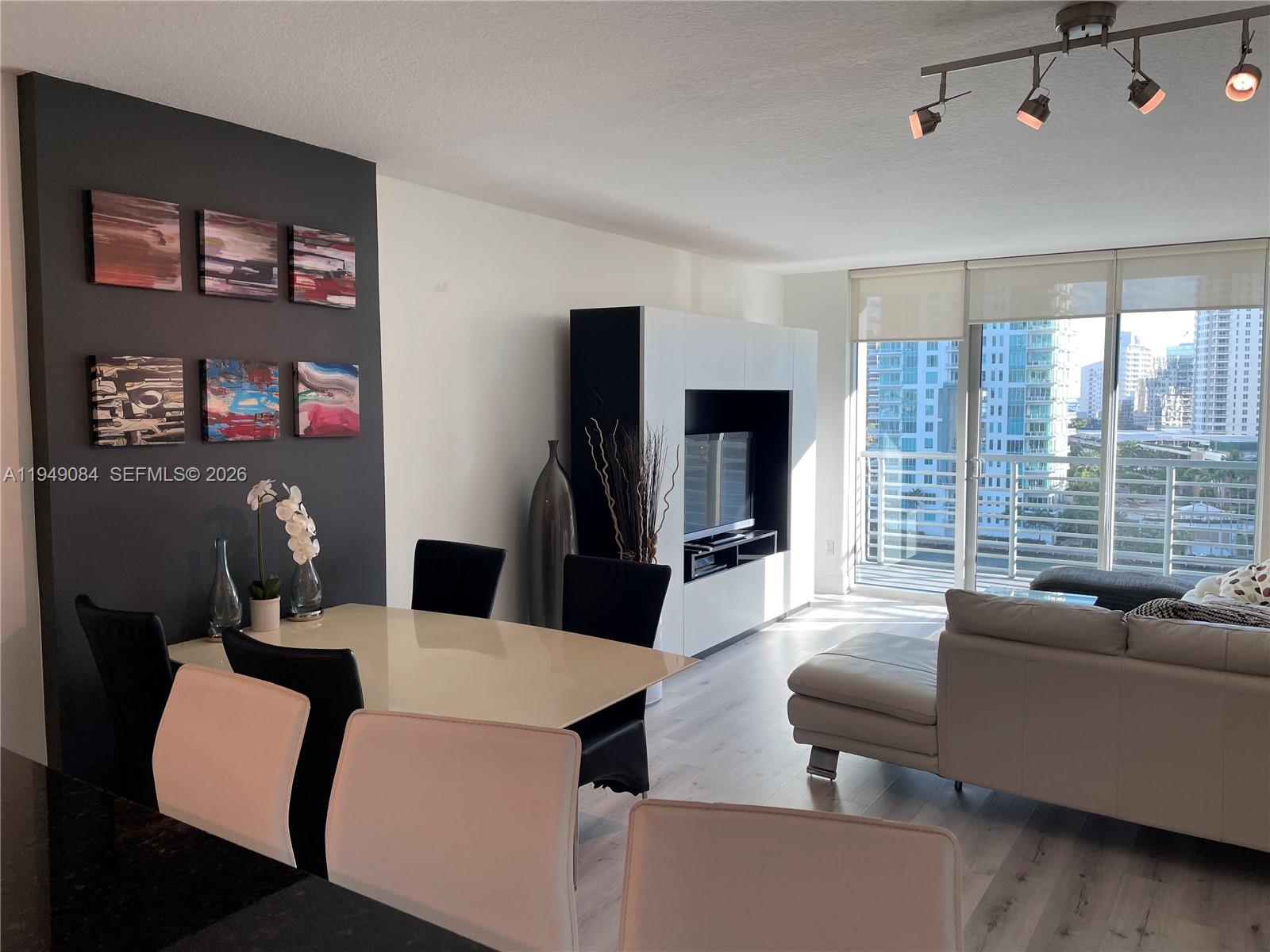 325 S Biscayne Blvd #1115, Miami FL 33131