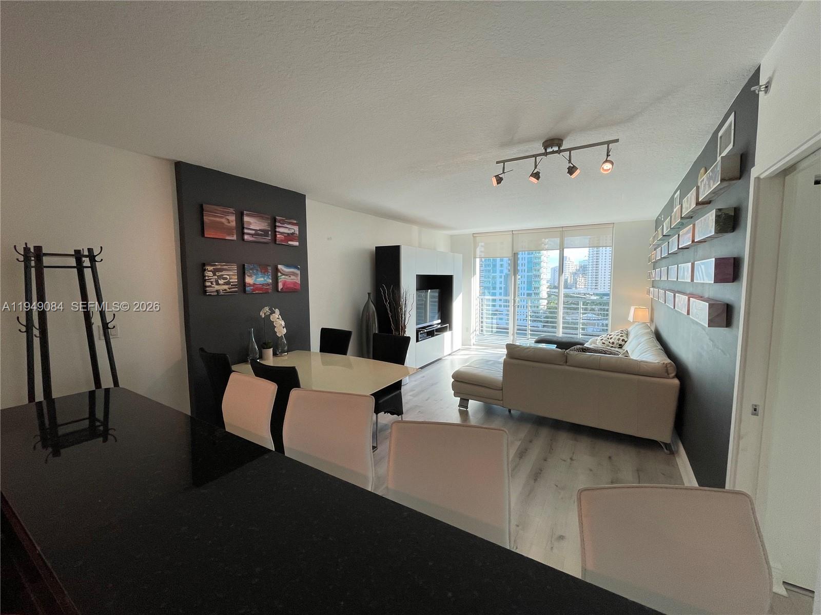 325 S Biscayne Blvd #1115, Miami FL 33131