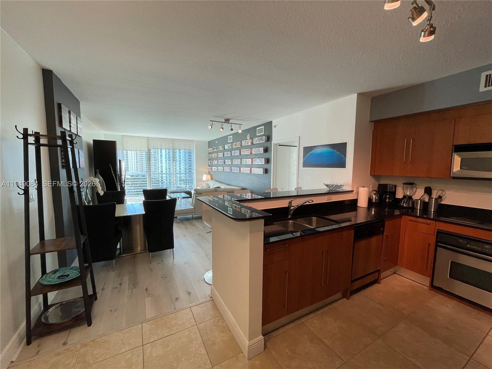 325 S Biscayne Blvd #1115, Miami FL 33131