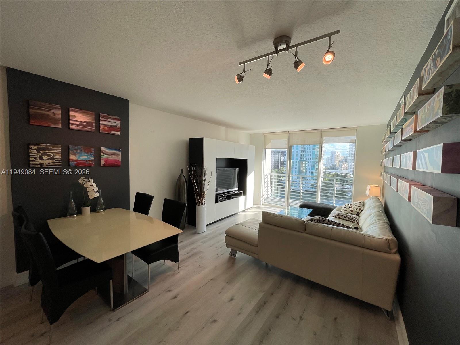 325 S Biscayne Blvd #1115, Miami FL 33131