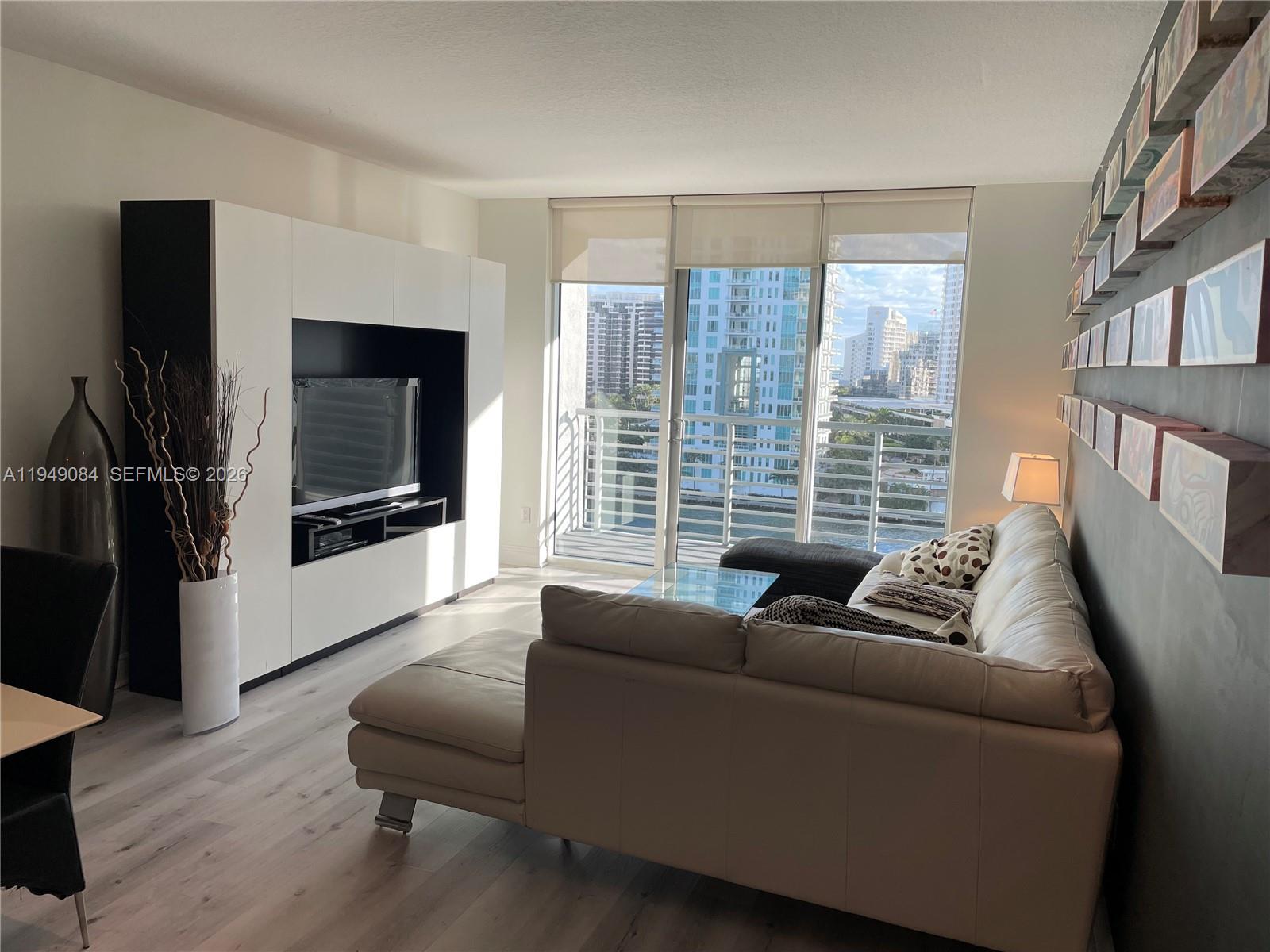 325 S Biscayne Blvd #1115, Miami FL 33131