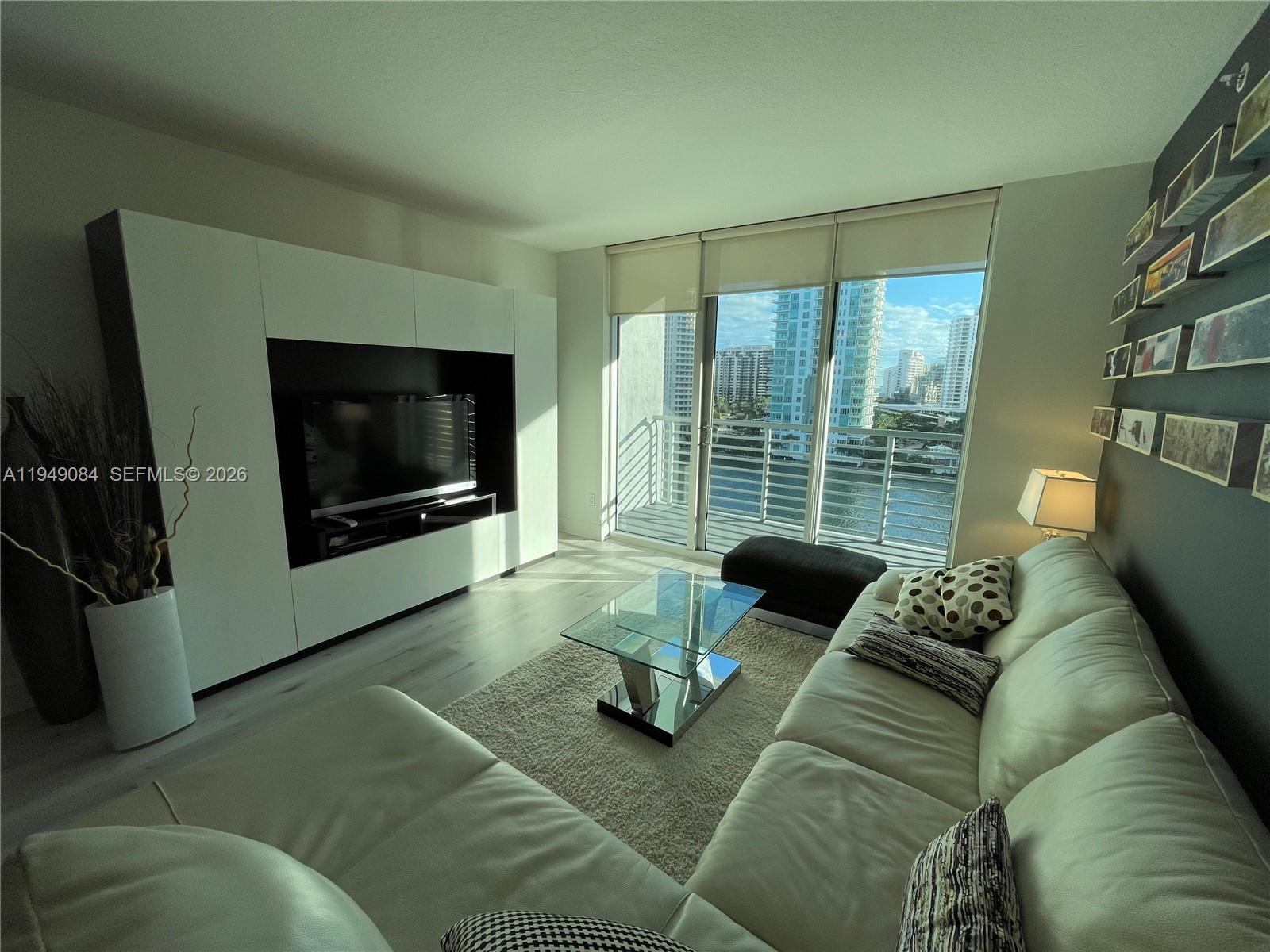 325 S Biscayne Blvd #1115, Miami FL 33131