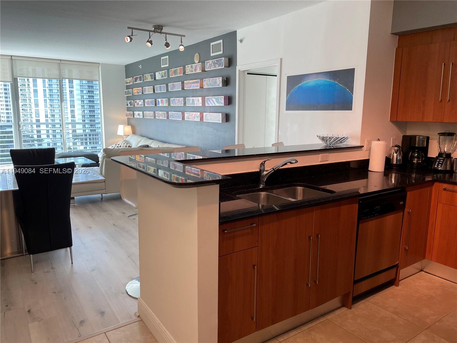 325 S Biscayne Blvd #1115, Miami FL 33131