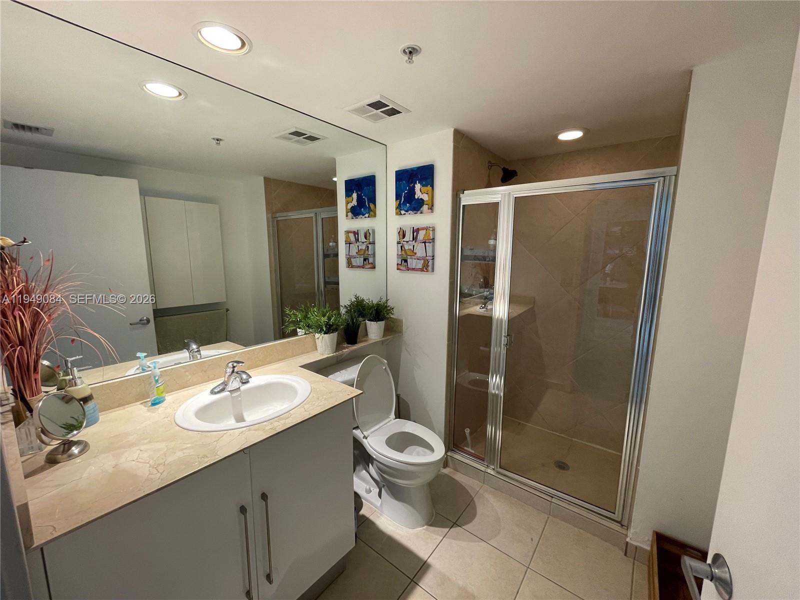 325 S Biscayne Blvd #1115, Miami FL 33131